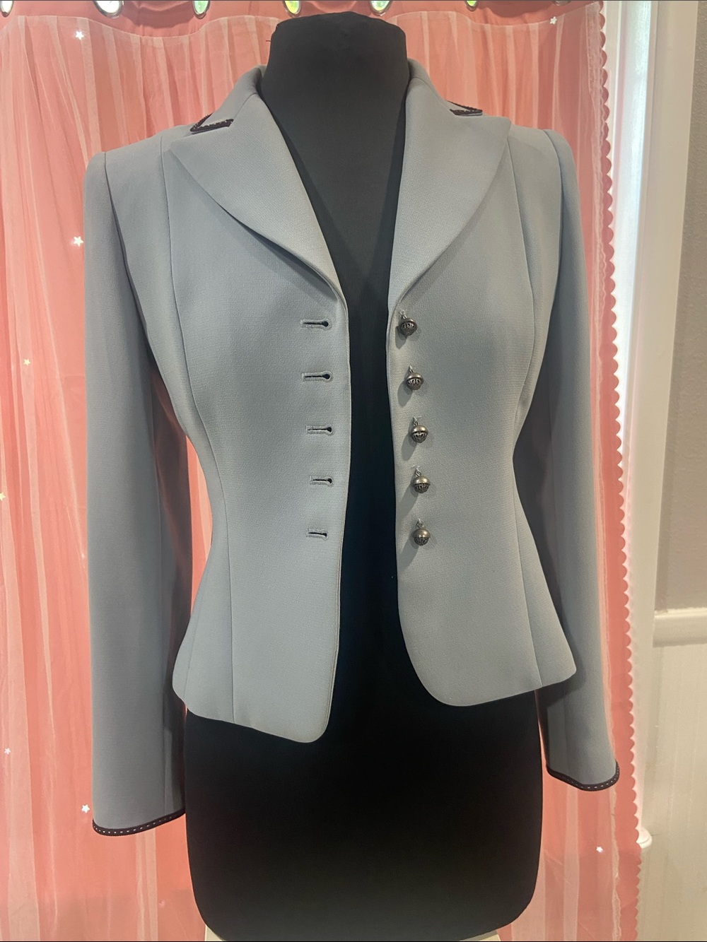 Tahari Light Gray/ Blue Tailored Fitted Button Blazer size 2P